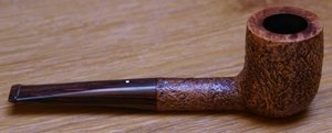 Pfeifen Serienpfeifen  Dunhill Pipes County - sandgestrahlt, gerade Form (5103)