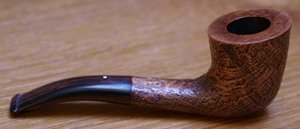 Pfeifen Serienpfeifen  Dunhill Pipes County - sandgestrahlt, gebogene Form (4135)