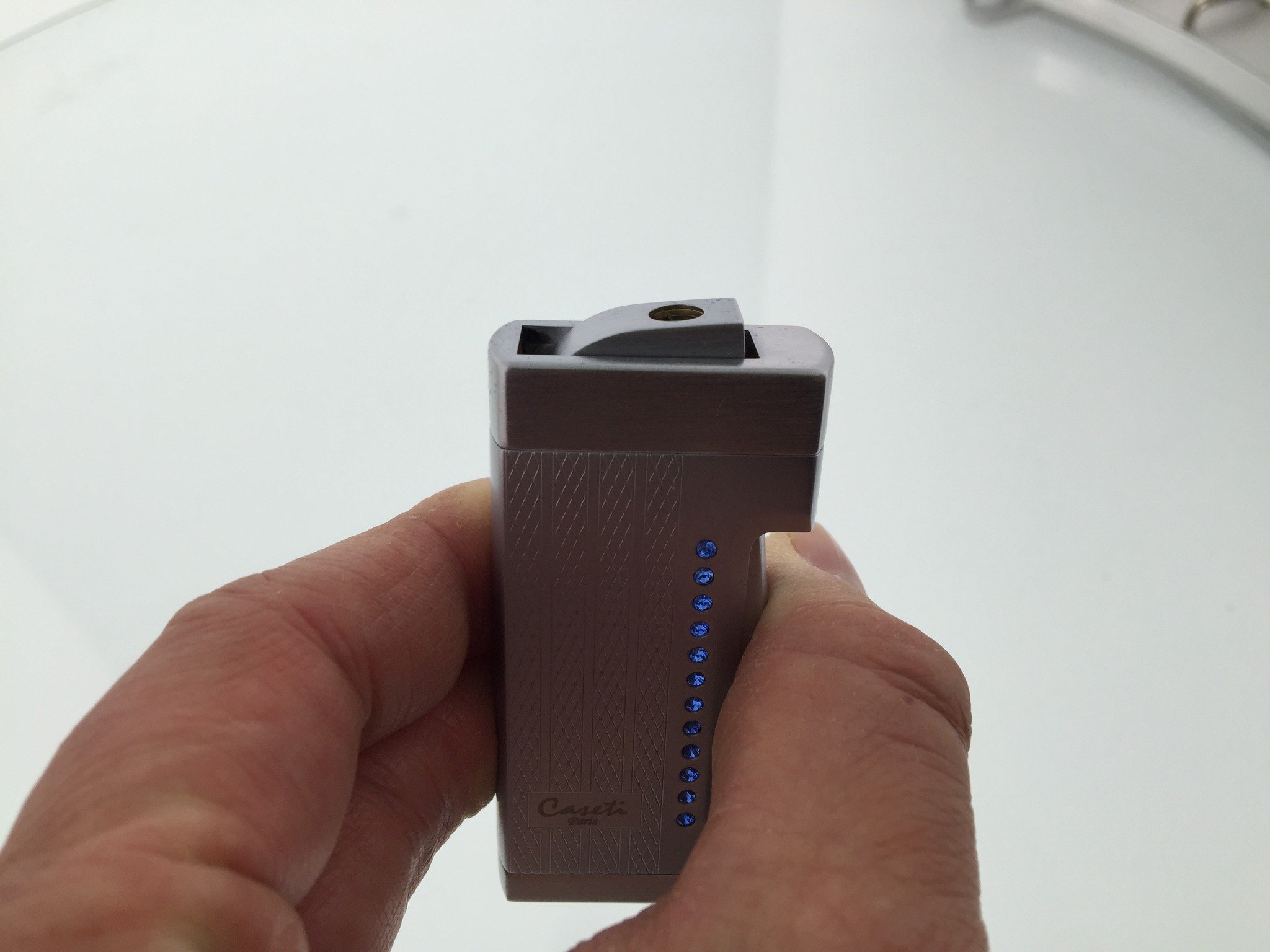 Caseti Paris Jetflame Feuerzeug Chrom - Blue Crystal in Gebrauch