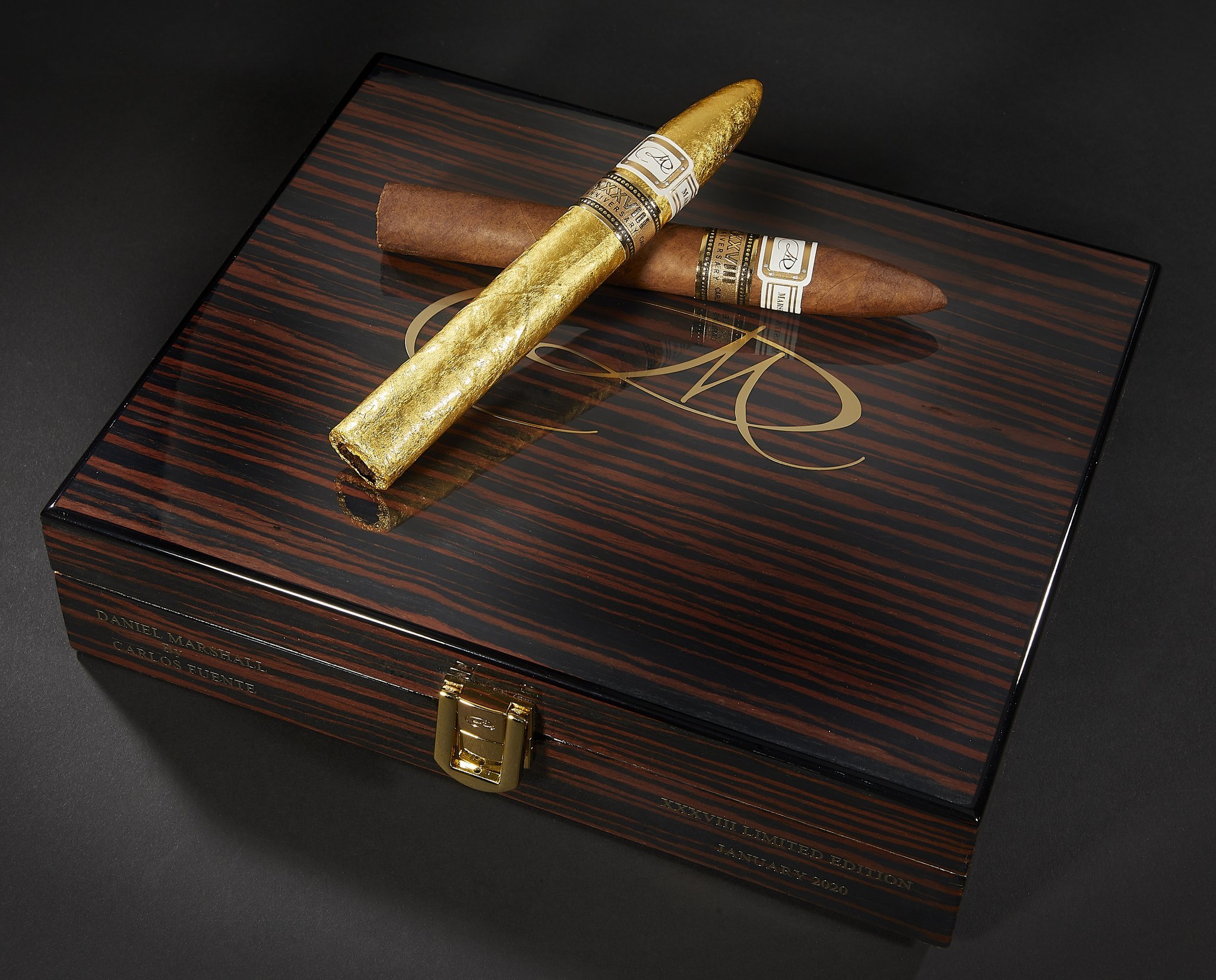 Daniel Marshall DM2 Red Series XXXVIII Limited Edition by Carlos Fuente im Reisehumidor (8er)