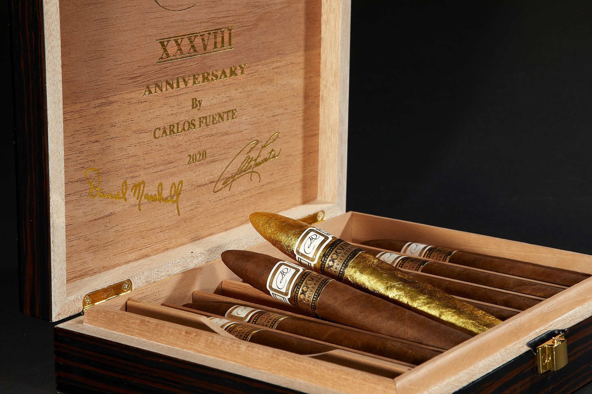 Daniel Marshall DM2 Red Series XXXVIII Limited Edition by Carlos Fuente im Reisehumidor (8er)