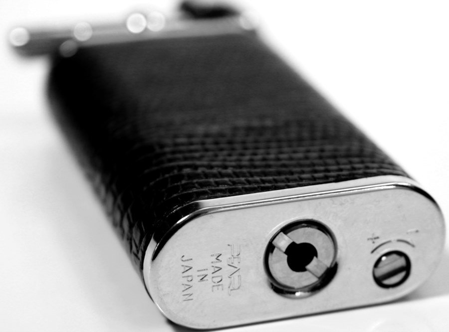 Pearl Pfeifenfeuerzeug Stanley Rindleder mit Eidechsenprägung schwarz (PE72980-10) Detailbild