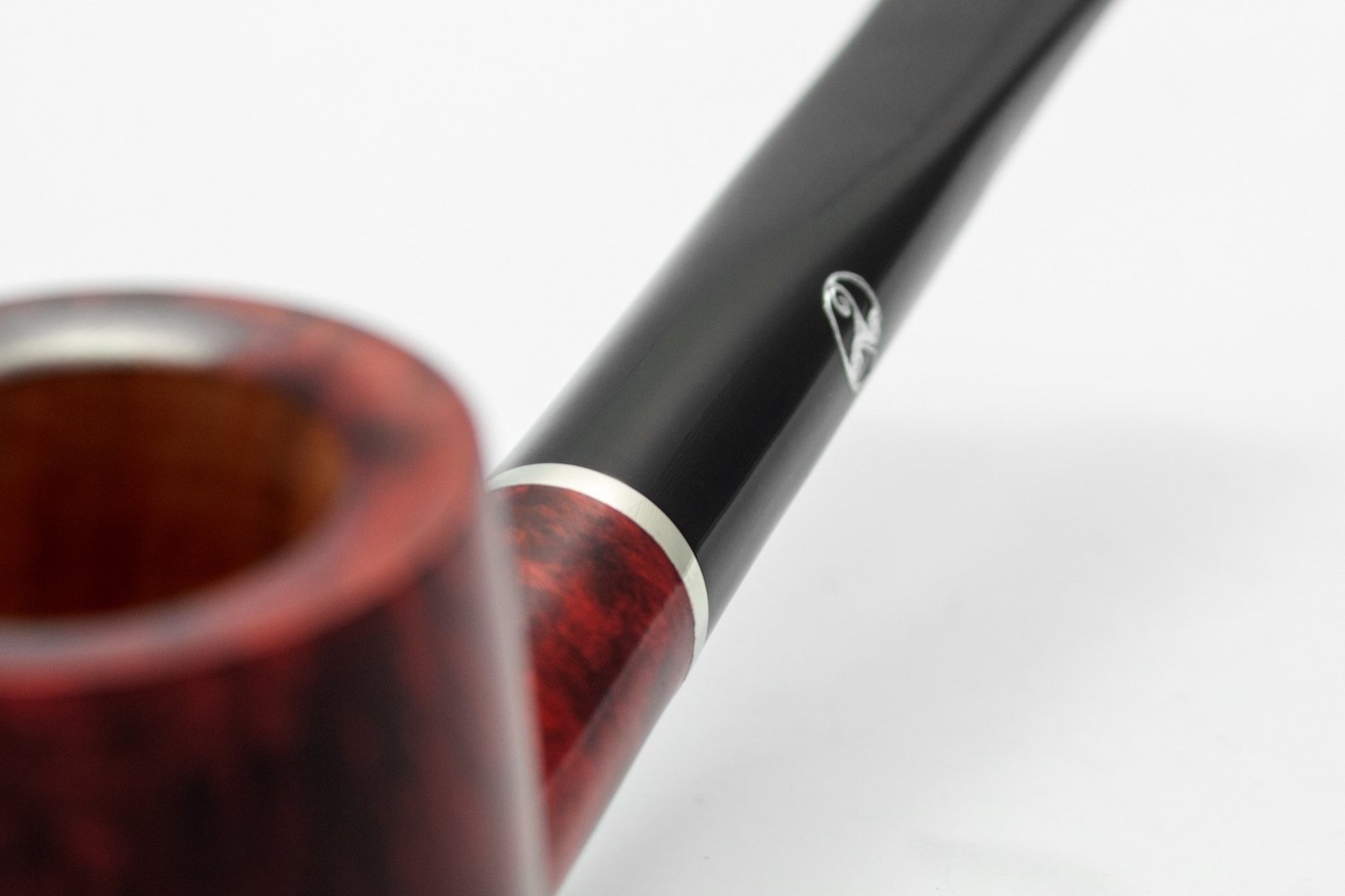 Rattray's Mary Pfeifen Burgundy 163 (B-Ware) Detail