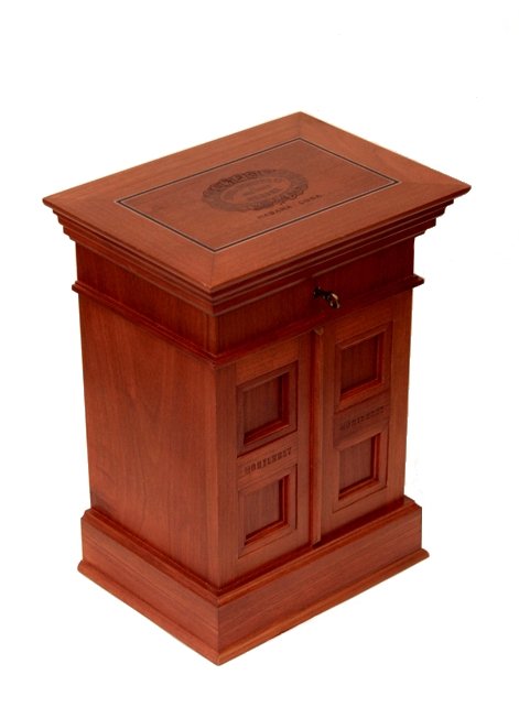 Replika-Humidor geschlossen