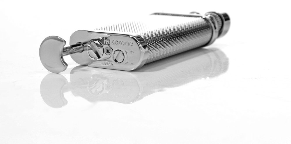 Corona Old Boy Classic (64-3211) Verchromtes Messing corn liegend