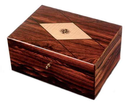 AVO Uvezian Palisanter - brillant mit AVO-Logo Small